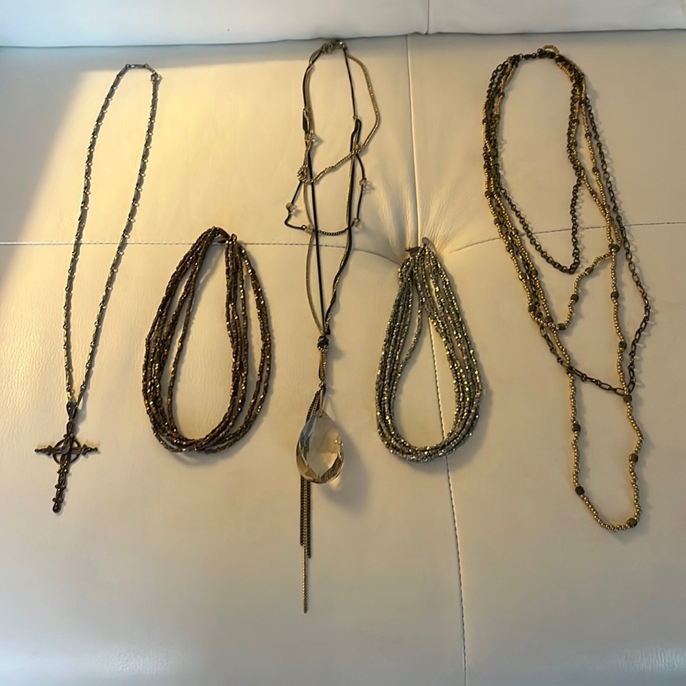 5 Necklaces looking for L🤍VE
